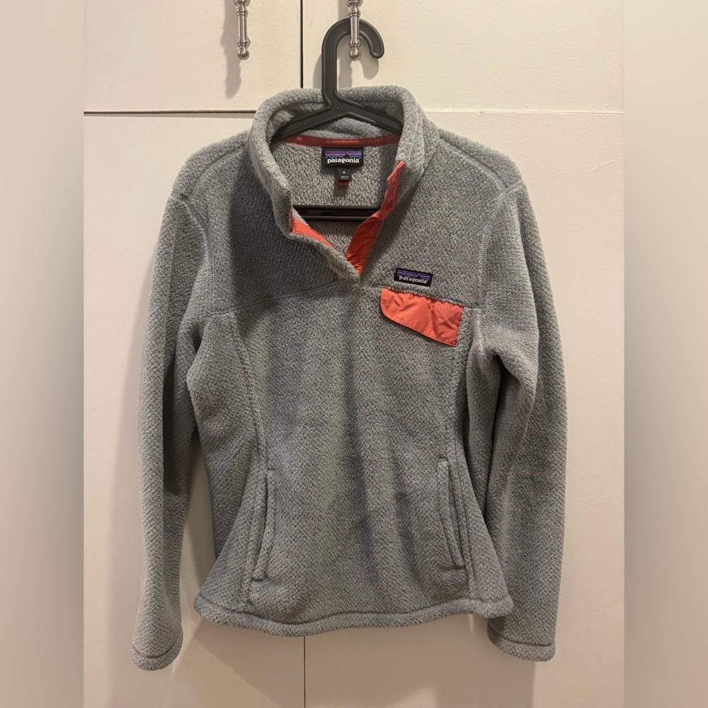 Women’s Patagonia pull-over fleece.